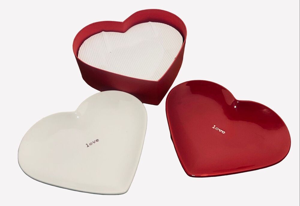 Pottery Barn SET of 4 Valentines Plates